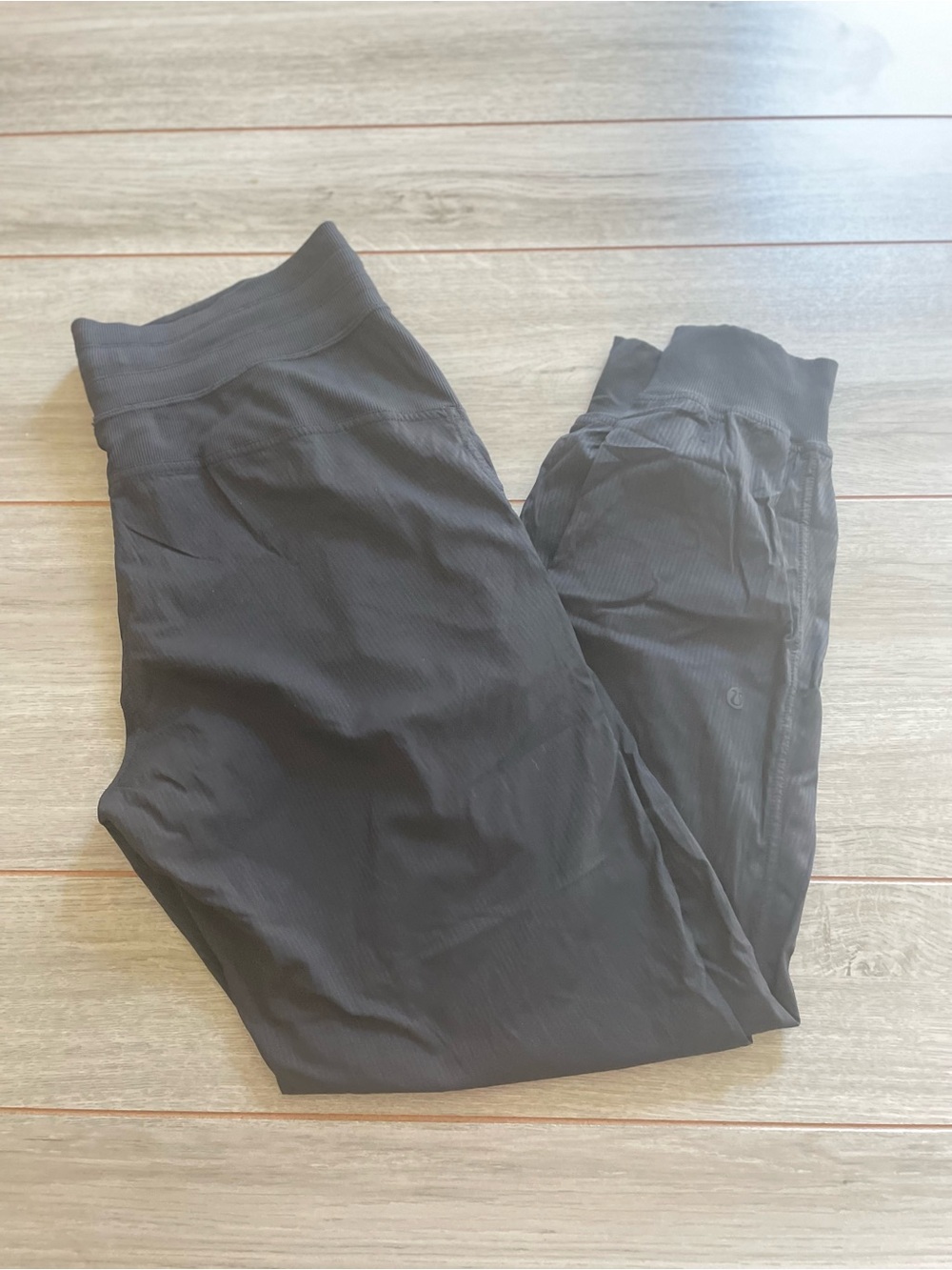 Lululemon women's size 8 black athletic pants